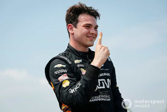 Ganador de la poe Patricio O'Ward, Arrow McLaren SP Chevrolet con el premio NTT P1