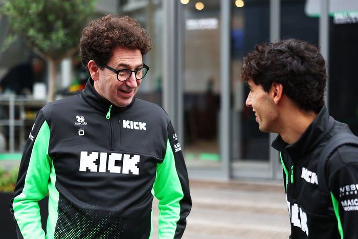 Gabriel Bortoleto, Sauber, Mattia Binotto, Sauber