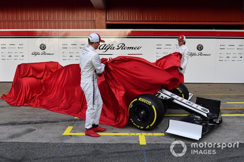 Kimi Raikkonen, Alfa Romeo Racing, Antonio Giovinazzi, Alfa Romeo Racing descubren el Alfa Romeo Racing C38
