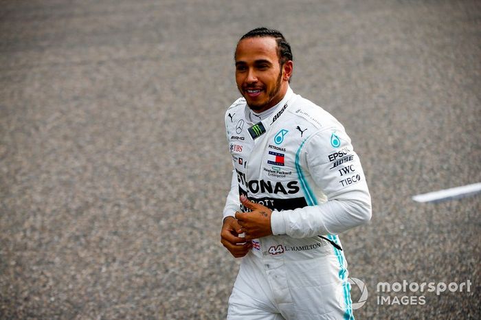 Lewis Hamilton, Mercedes AMG F1, celebra con los aficionados