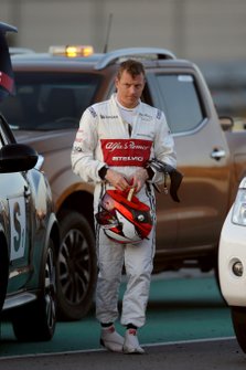 Kimi Raikkonen, Alfa Romeo Racing stops on track