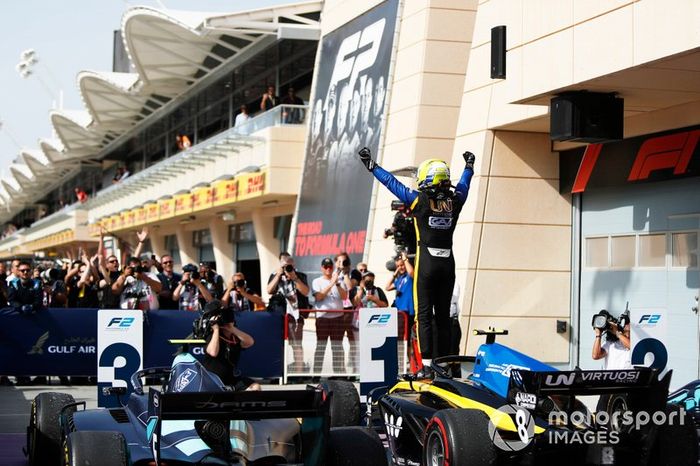 Podio: Luca Ghiotto, UNI VIRTUOSI, celebra