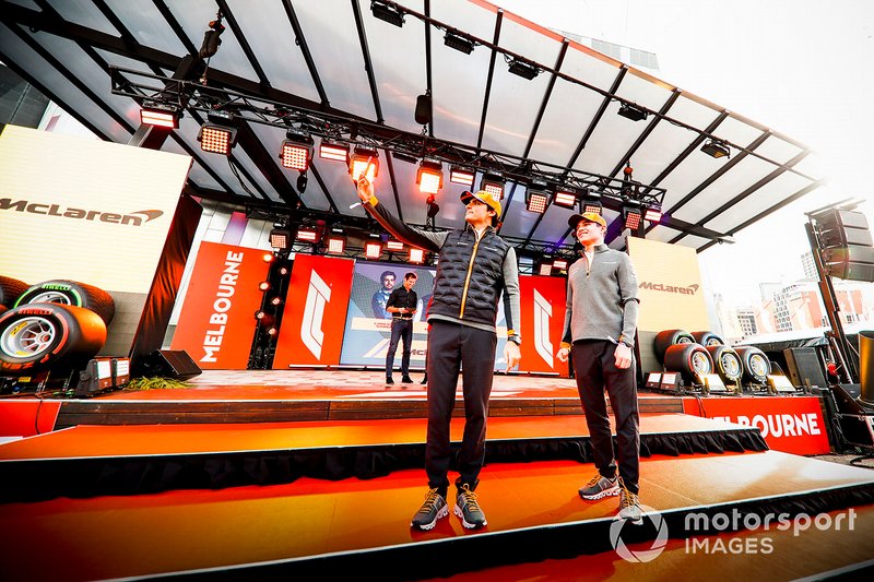 Carlos Sainz Jr., McLaren and Lando Norris, McLaren take a selfie on stage at the Federation Square event