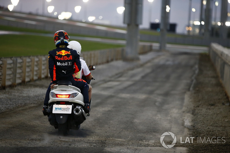 Daniel Ricciardo, Red Bull Racing RB13, retired from the race