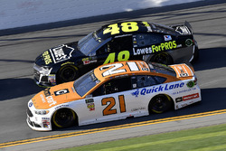 Paul Menard, Wood Brothers Racing Ford Fusion, Jimmie Johnson, Hendrick Motorsports Chevrolet Camaro
