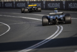 Nico Hulkenberg, Renault Sport F1 Team R.S. 18, leads Valtteri Bottas, Mercedes AMG F1 W09