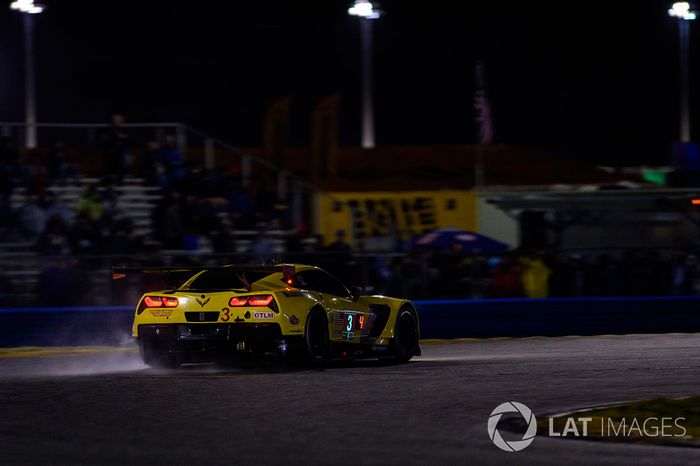 #3 Corvette Racing Chevrolet Corvette C7.R, GTLM: Antonio Garcia, Jan Magnussen, Mike Rockenfeller rain