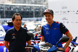 Brendon Hartley, Toro Rosso, y Toyoharu Tanabe, Director Técnico de F1 Honda