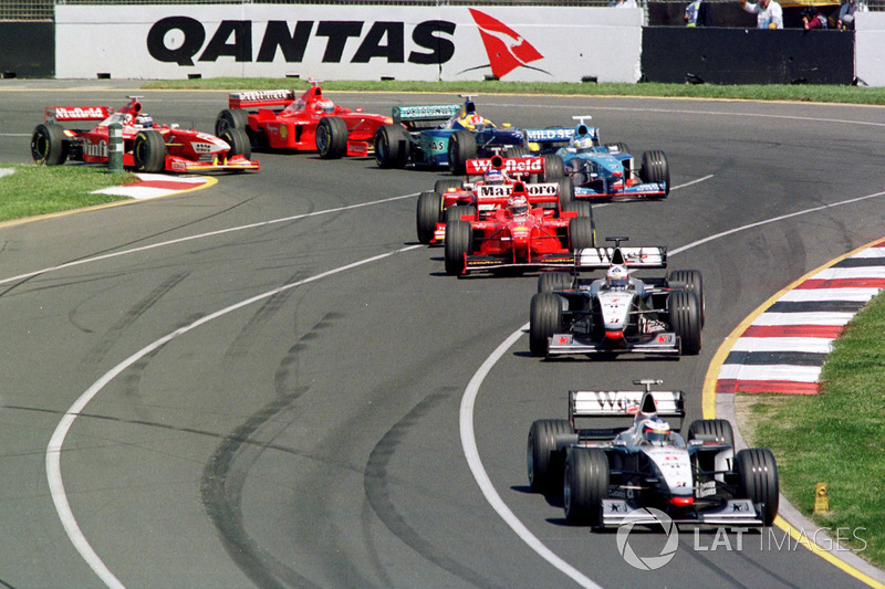 Сезон-1998 McLaren начали сезон безоговорочными лидерами. Эдриан Ньюи лучше всех разобрался в новом регламенте и построил фантастически быструю машину. На Гран При Австралии Мика Хаккинен и Дэвид Култхард выступали словно в другой лиге