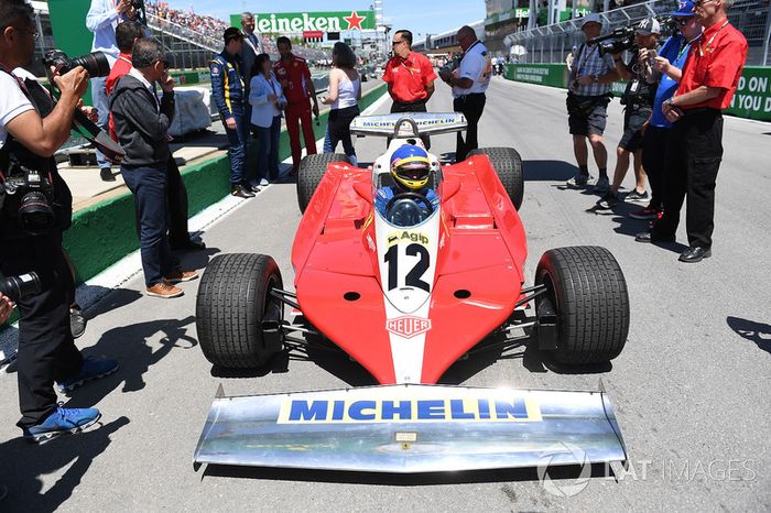 Jacques Villeneuve, conduce el Ferrari 312T3 en el cual su padre ganó el GP de Canadá de 1978