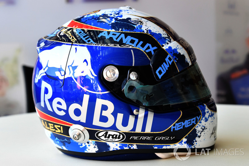 Шлем пилота Scuderia Toro Rosso Пьера Гасли