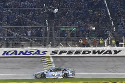 Kevin Harvick, Stewart-Haas Racing, Ford Fusion Busch Light takes the checkered flag