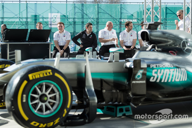 Ingenieros de Mercedes AMG F1