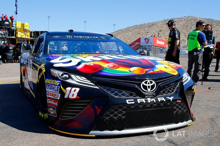 Kyle Busch, Joe Gibbs Racing, Toyota Camry Skittles Sweet Heat