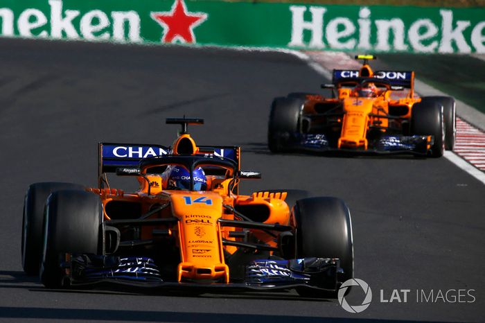 Fernando Alonso, McLaren MCL33 y Stoffel Vandoorne, McLaren MCL33