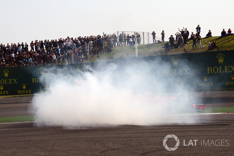 Sebastian Vettel, Ferrari SF71H en Max Verstappen, Red Bull Racing RB14 clash