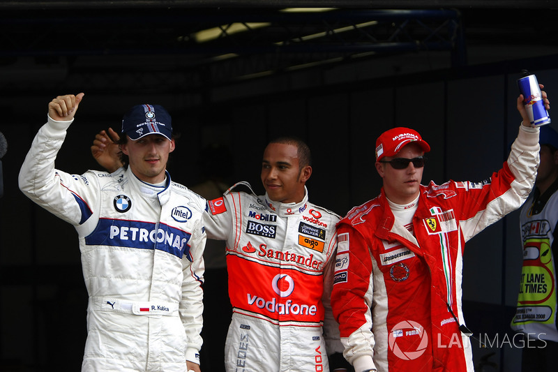 Robert Kubica, BMW Sauber F1.08, Lewis Hamilton, McLaren MP4-23 e Kimi Raikkonen, Ferrari F2008 festeggiano nel parco chiuso