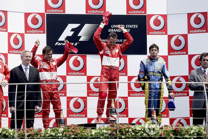 Podio: segundo lugar Felipe Massa, Ferrari, ganador Michael Schumacher, Ferrari y tercer lugar Giancarlo Fisichella, Renault F1 Team