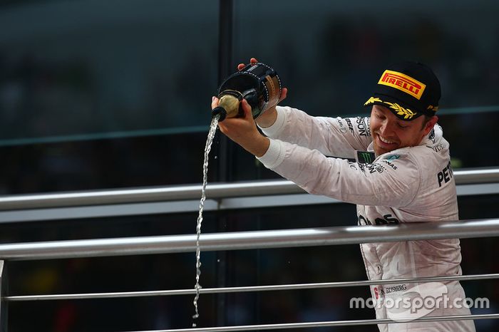 Podio: ganador Nico Rosberg, Mercedes AMG F1 Team