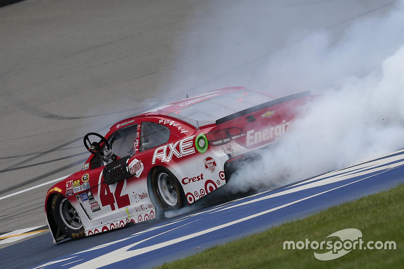 Il vincitore della gara Kyle Larson, Chip Ganassi Racing Chevrolet