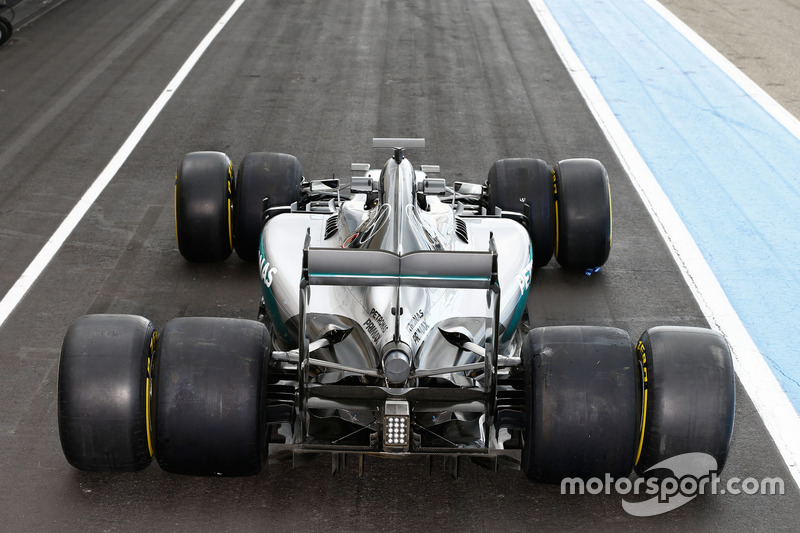 Mercedes AMG F1 W06 Hybrid con le Pirelli 2016 e 2017