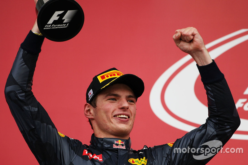 Max Verstappen, Red Bull Racing celebra su segunda posicion en el podio