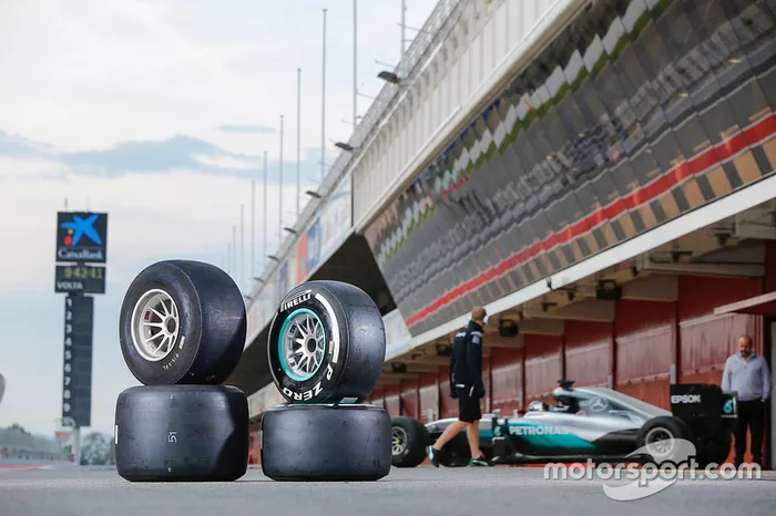Pneus Pirelli 2017 et 2016