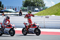 Ganador, Andrea Iannone, Ducati Team y segundo, Andrea Dovizioso, Ducati Team