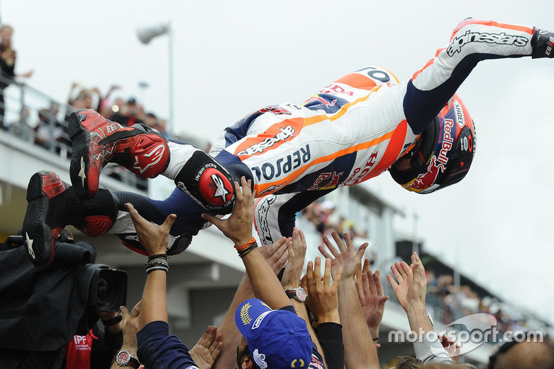 <img src="http://cdn-1.motorsport.com/static/custom/car-thumbs/MOTOGP_2017/RIDERS_NUMBERS/Marquez.png" width="50" /> #27 GP d'Allemagne 2016