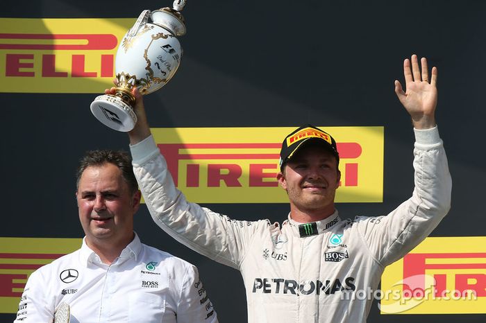 Podium: segundo, Nico Rosberg, Mercedes AMG F1 Team