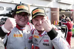 Winners Enzo Ide, Christopher Mies
