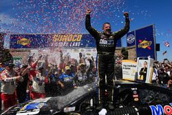 Le vainqueur Tony Stewart, Stewart-Haas Racing