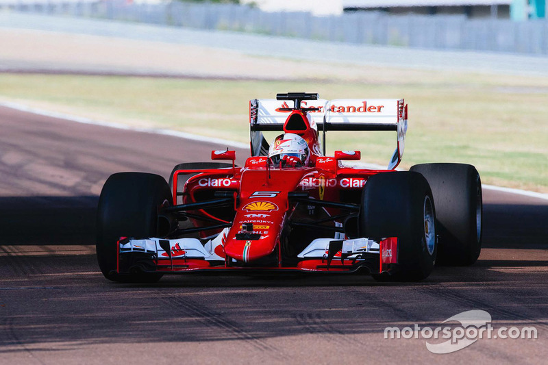 Sebastian Vettel testet die Pirelli-Reifen für 2017