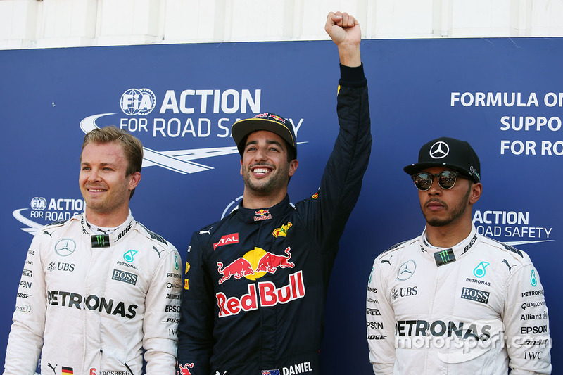 Polesitter Daniel Ricciardo, Red Bull Racing, second place Nico Rosberg, Mercedes AMG F1 Team, third place Lewis Hamilton, Mercedes AMG F1 Team