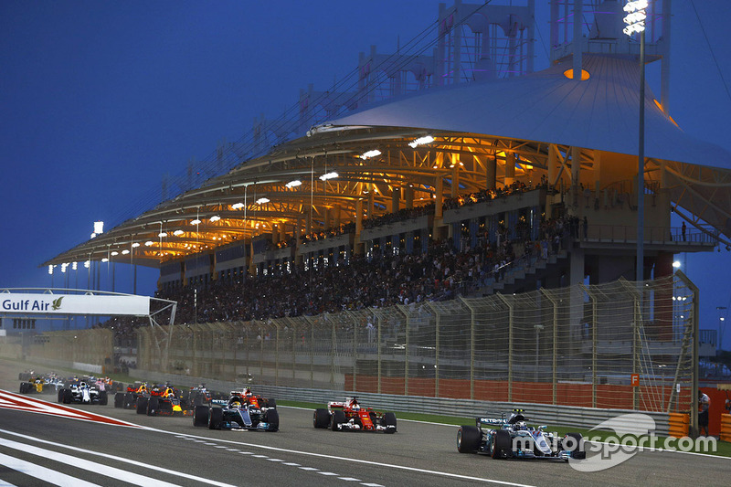 Start: Valtteri Bottas, Mercedes AMG F1 W08, führt