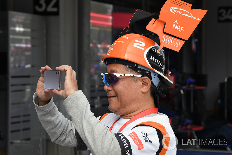 McLaren fan and hat