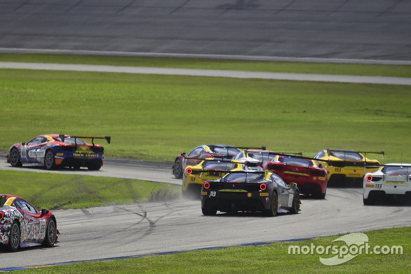 Unfall: #117 The Collection Ferrari 488 Challenge: Amir Kermani, #124 Ferrari of Long Island Ferrari