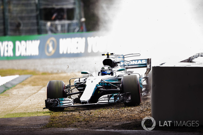 Valtteri Bottas, Mercedes-Benz F1 W08 pist dışına çıkıyor