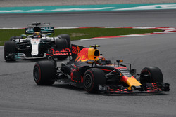 Max Verstappen, Red Bull Racing RB13 leads Lewis Hamilton, Mercedes-Benz F1 W08