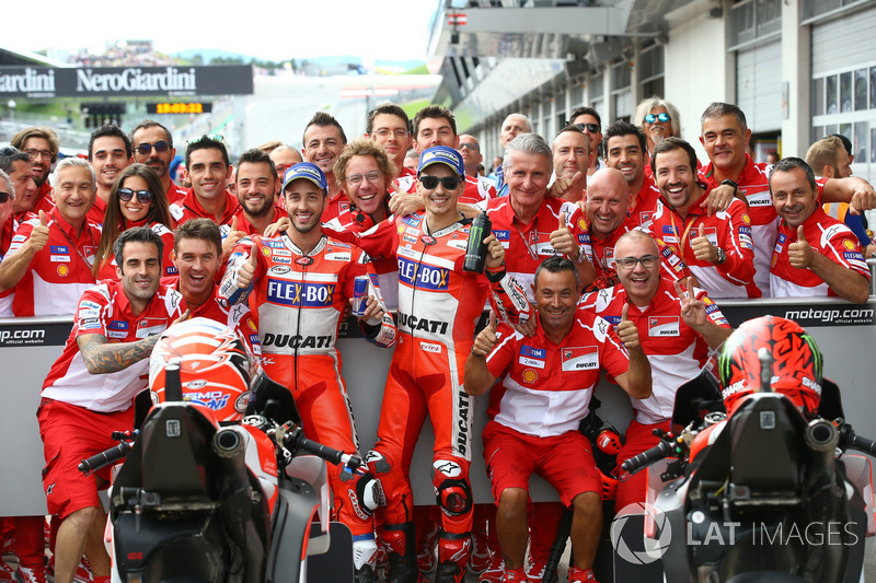 Segundo puesto Andrea Dovizioso, Ducati Team y el tercer puesto Jorge Lorenzo, Ducati Team