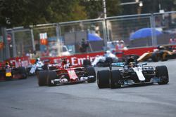 Льюіс Хемілтон, Mercedes AMG F1 W08, Себастьян Феттель, Ferrari SF70H