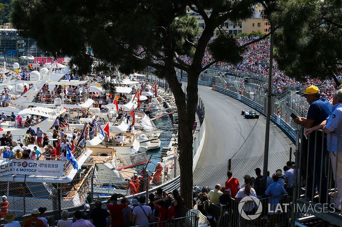Lewis Hamilton, Mercedes AMG F1 W08