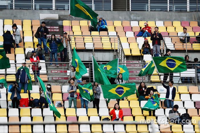 A torcida brasileira estava presente.