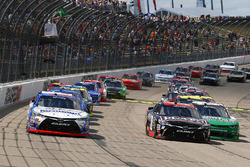 Ryan Preece, Joe Gibbs Racing Toyota and Kyle Benjamin, Joe Gibbs Racing Toyota green flag start