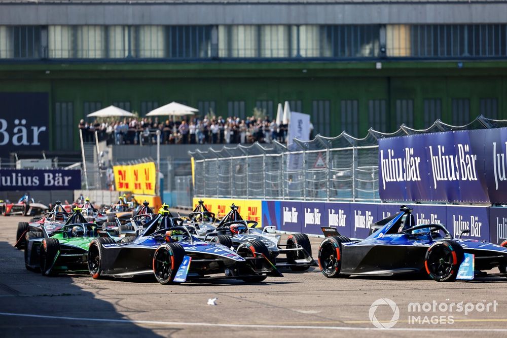 Los Jaguar, durante el primer ePrix del fin de semana en Berlín