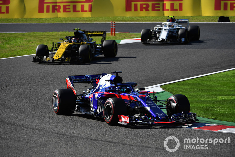 Brendon Hartley, Scuderia Toro Rosso STR13 devant Carlos Sainz Jr., Renault Sport F1 Team R.S. 18 et Charles Leclerc, Sauber C37 