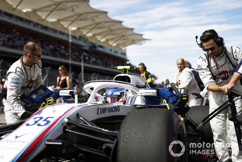 Sergey Sirotkin, Williams FW41, arrives on the grid