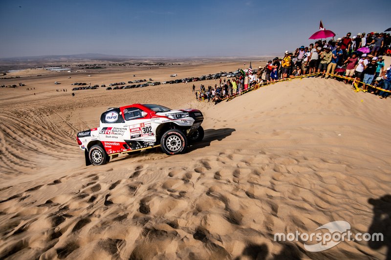 #302 Toyota Gazoo Racing Toyota Hilux: Giniel de Villiers, Dirk von Zitzewitz