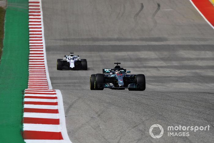 Lewis Hamilton, Mercedes AMG F1 W09 EQ Power+ y Lance Stroll, Williams FW41 