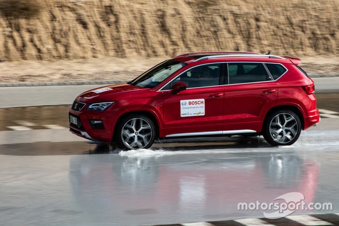 II Curso de Conducción y Nuevas Tecnologías BOSCH - Motor1.com España - Motorsport.com 